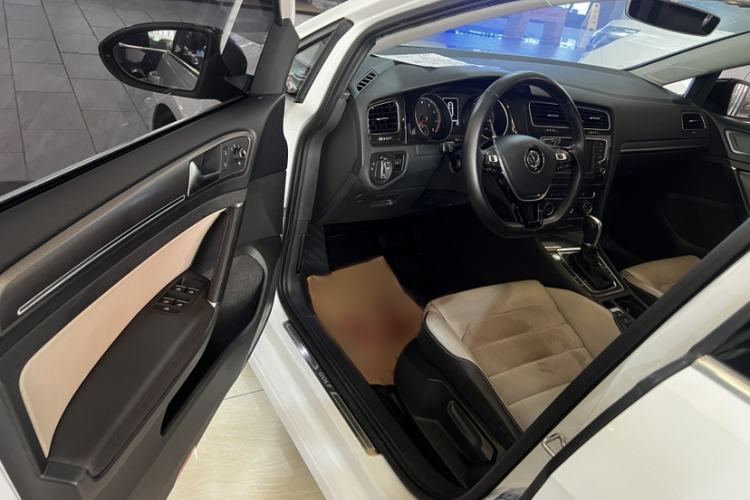 Used Volkswagen Golf 2017 230TSI Automatic Luxury Million-Vehicle Commemorative Edition Interior 7