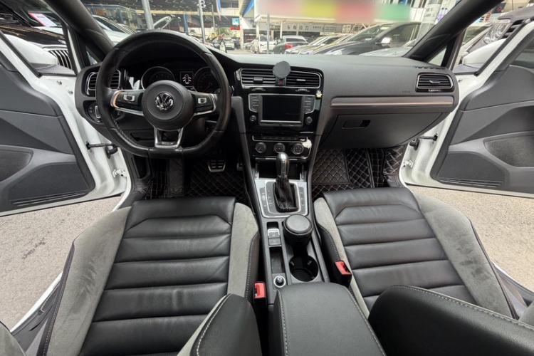 Used Volkswagen Golf 2017 280TSI Automatic R-Line Million-Vehicle Commemorative Edition Interior 7