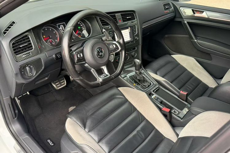 Used Volkswagen Golf 2017 280TSI Automatic R-Line Million-Vehicle Commemorative Edition Interior 7