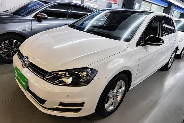 Used Volkswagen Golf 2017 230TSI Automatic Comfort Edition – Celebrating Milestone of One Million Units Guazi used car, China used car export, Used car for sale, Used  cars, Cheapest cars for sale