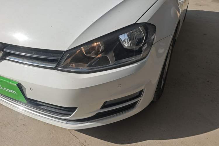 Used Volkswagen Golf 2017 230TSI Automatic Comfort Edition – Celebrating Milestone of One Million Units Left Front Headlight