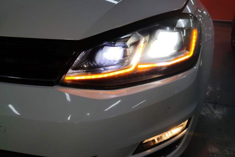 Used Volkswagen Golf 2017 230TSI Automatic Luxury Million-Vehicle Commemorative Edition Left Front Headlight