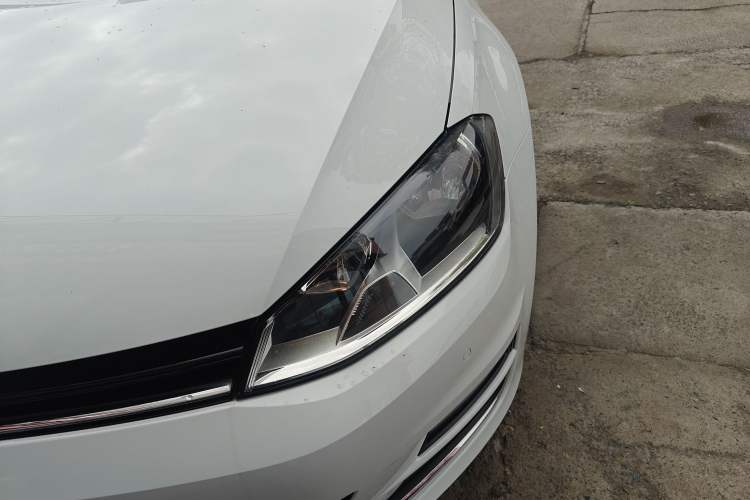 Used Volkswagen Golf 2017 230TSI Automatic Comfort Edition – Celebrating Milestone of One Million Units Left Front Headlight