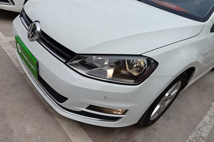 Used Volkswagen Golf 2017 230TSI Automatic Comfort Edition – Celebrating Milestone of One Million Units Left Front Headlight