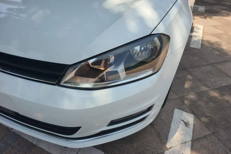 Used Volkswagen Golf 2017 230TSI Automatic Comfort Edition – Celebrating Milestone of One Million Units Left Front Headlight