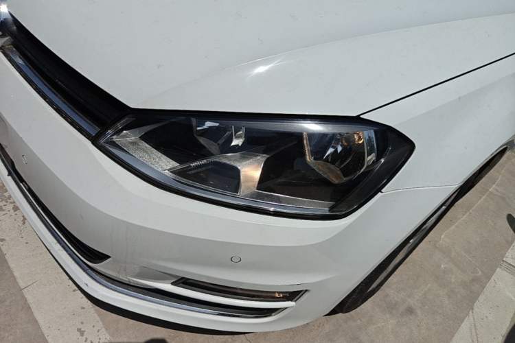 Used Volkswagen Golf 2017 230TSI Automatic Comfort Edition – Celebrating Milestone of One Million Units Left Front Headlight