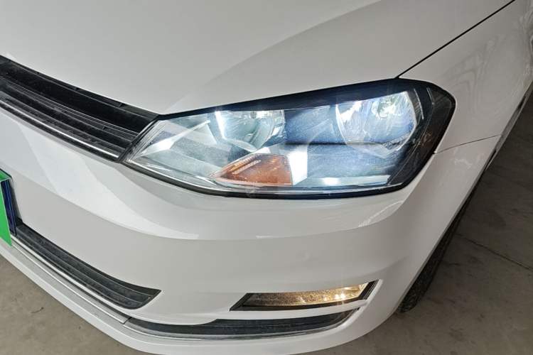 Used Volkswagen Golf 2017 230TSI Automatic Comfort Edition – Celebrating Milestone of One Million Units Left Front Headlight