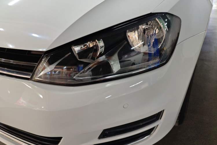 Used Volkswagen Golf 2017 230TSI Automatic Comfort Edition – Celebrating Milestone of One Million Units Left Front Headlight