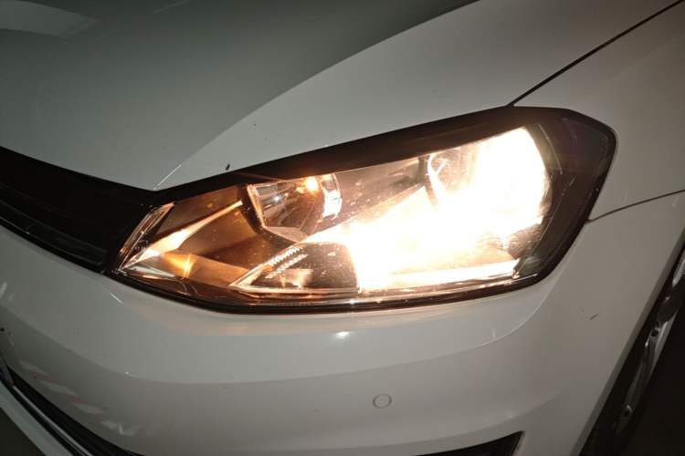 Used Volkswagen Golf 2017 230TSI Automatic Comfort Edition – Celebrating Milestone of One Million Units Left Front Headlight