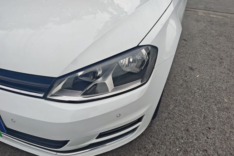 Used Volkswagen Golf 2017 230TSI Automatic Comfort Edition – Celebrating Milestone of One Million Units Left Front Headlight