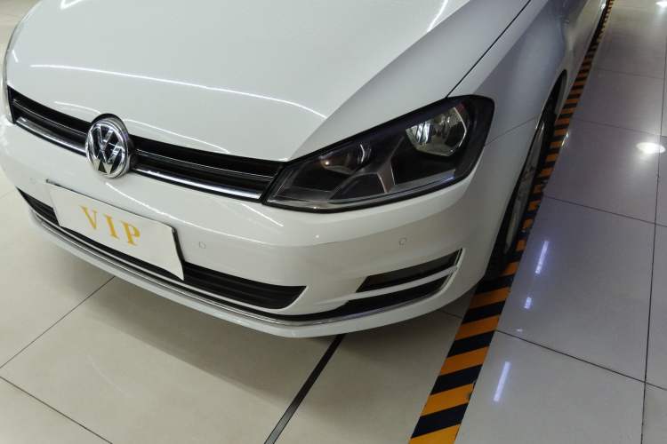 Used Volkswagen Golf 2017 230TSI Automatic Comfort Edition – Celebrating Milestone of One Million Units Left Front Headlight