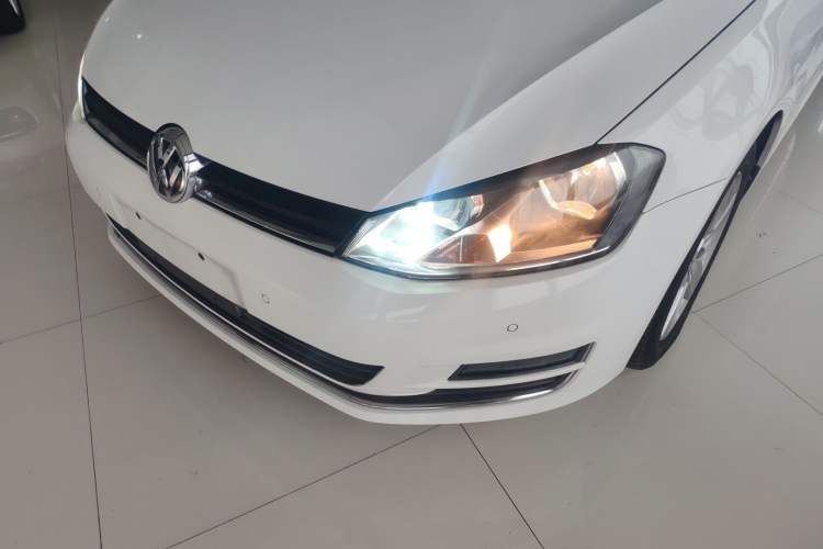 Used Volkswagen Golf 2017 230TSI Automatic Comfort Edition – Celebrating Milestone of One Million Units Left Front Headlight