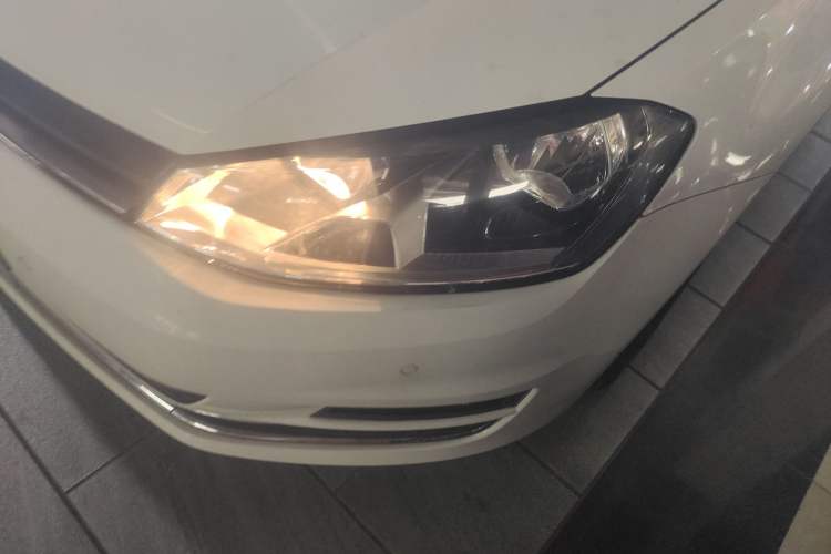 Used Volkswagen Golf 2017 230TSI Automatic Comfort Edition – Celebrating Milestone of One Million Units Left Front Headlight