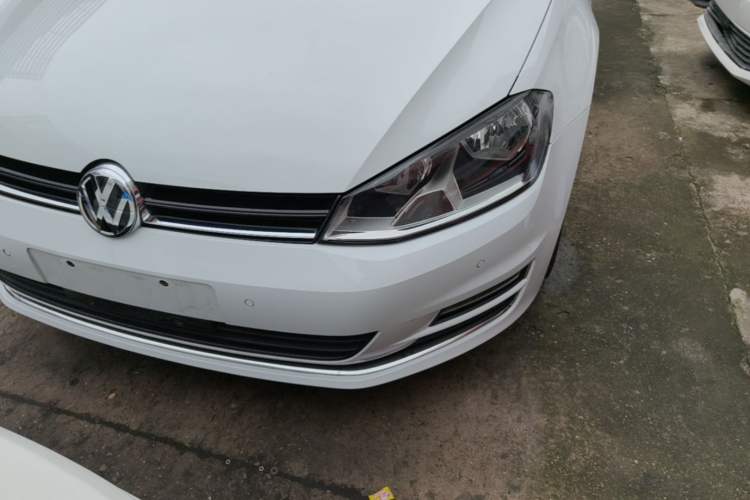 Used Volkswagen Golf 2017 230TSI Automatic Comfort Edition – Celebrating Milestone of One Million Units Left Front Headlight