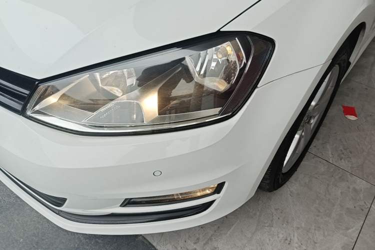 Used Volkswagen Golf 2017 230TSI Automatic Comfort Edition – Celebrating Milestone of One Million Units Left Front Headlight