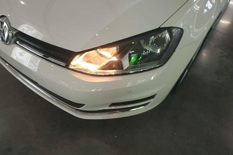 Used Volkswagen Golf 2017 230TSI Automatic Comfort Edition – Celebrating Milestone of One Million Units Left Front Headlight