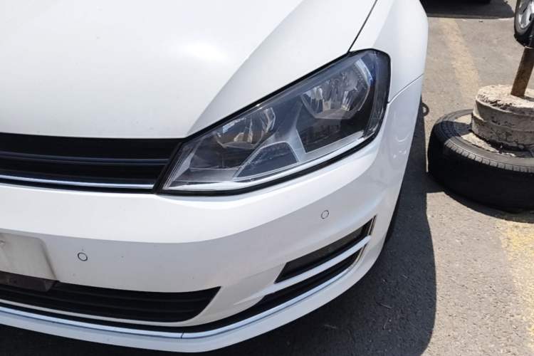 Used Volkswagen Golf 2017 230TSI Automatic Comfort Edition – Celebrating Milestone of One Million Units Left Front Headlight