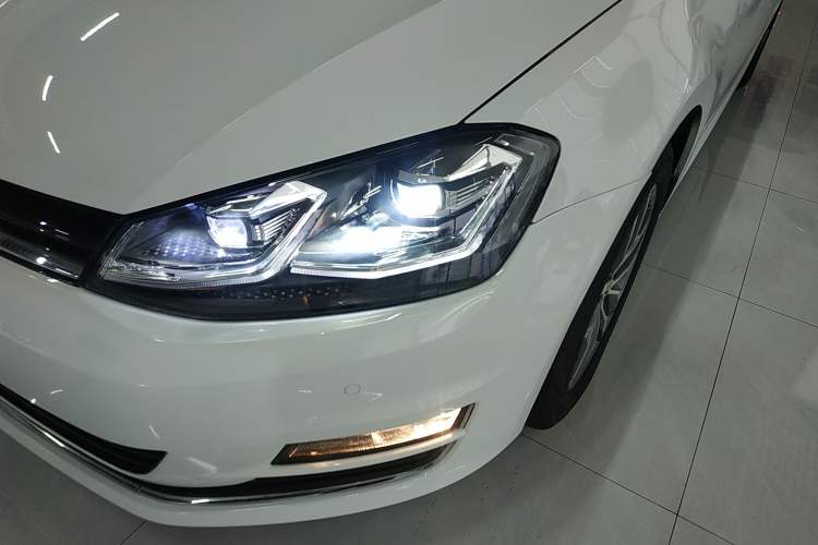 Used Volkswagen Golf 2017 230TSI Automatic Luxury Million-Vehicle Commemorative Edition Left Front Headlight