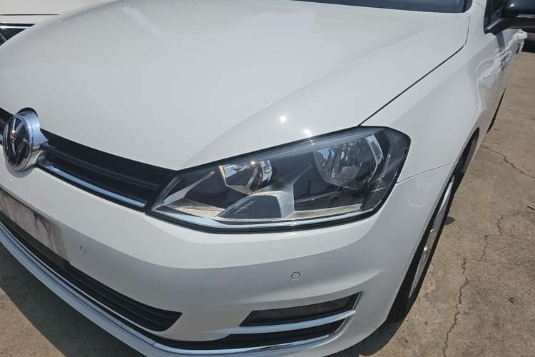 Used Volkswagen Golf 2017 230TSI Automatic Comfort Edition – Celebrating Milestone of One Million Units Left Front Headlight