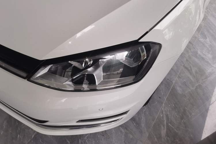 Used Volkswagen Golf 2017 230TSI Automatic Comfort Edition – Celebrating Milestone of One Million Units Left Front Headlight