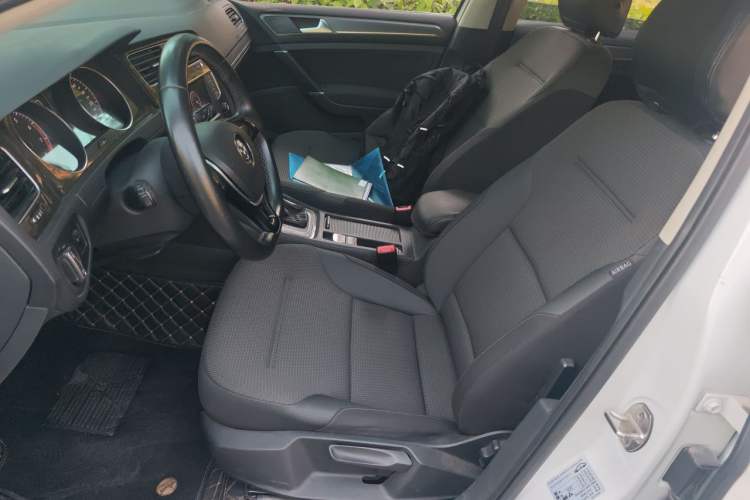 Used Volkswagen Golf 2017 1.6L Automatic Comfort Million-Vehicle Anniversary Edition Left Front Seat