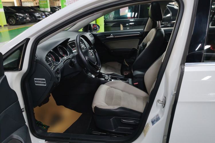Used Volkswagen Golf 2017 230TSI Automatic Luxury Million-Vehicle Commemorative Edition Left Front Seat