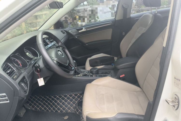 Used Volkswagen Golf 2017 230TSI Automatic Luxury Million-Vehicle Commemorative Edition Left Front Seat