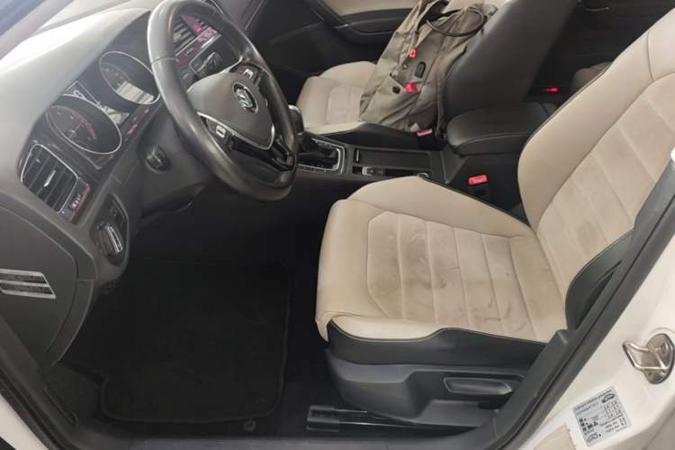 Used Volkswagen Golf 2017 230TSI Automatic Luxury Million-Vehicle Commemorative Edition Left Front Seat