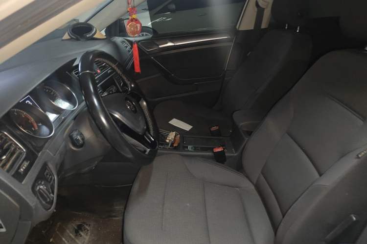Used Volkswagen Golf 2017 1.6L Automatic Comfort Million-Vehicle Anniversary Edition Left Front Seat