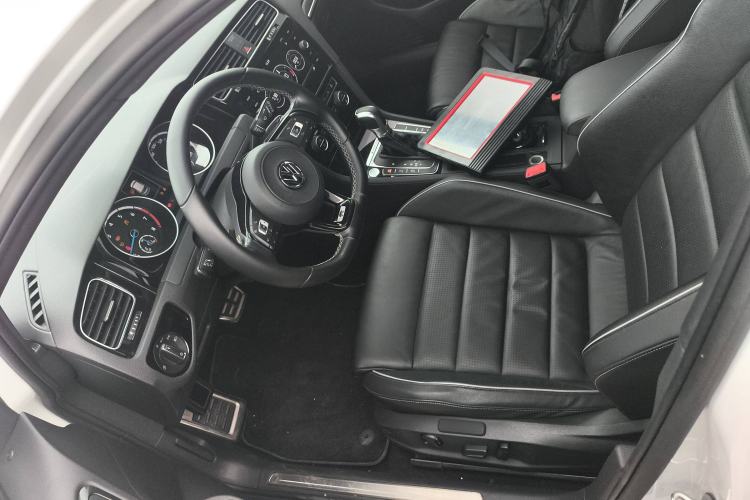 Used Volkswagen Golf 2017 2.0TSI R Left Front Seat