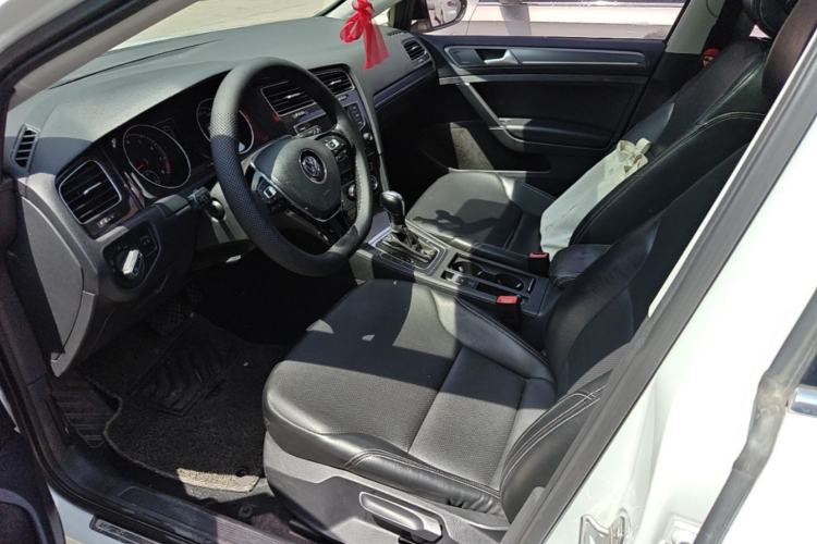 Used Volkswagen Golf 2017 230TSI Automatic Comfort Edition – Celebrating Milestone of One Million Units Left Front Seat