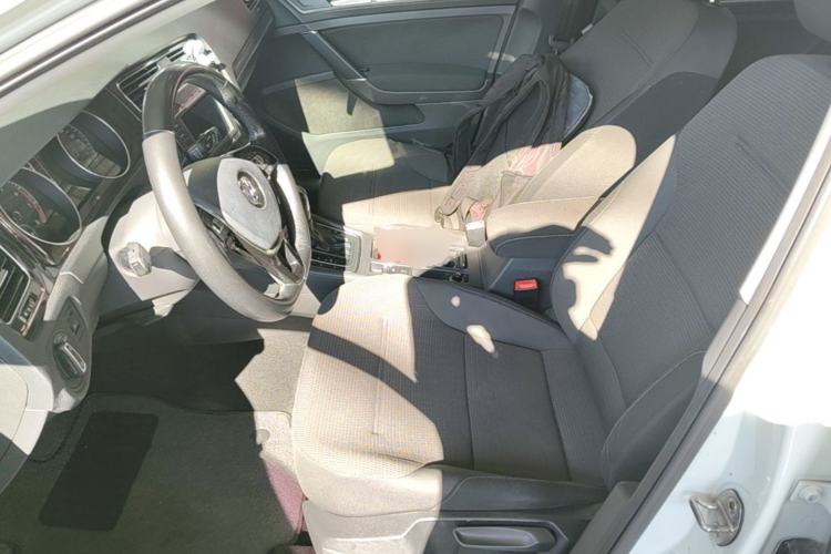 Used Volkswagen Golf 2017 1.6L Automatic Comfort Million-Vehicle Anniversary Edition Left Front Seat
