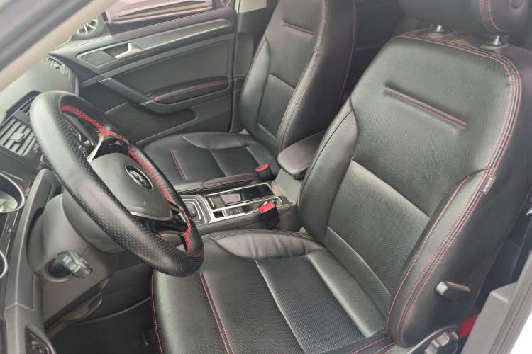 Used Volkswagen Golf 2017 230TSI Automatic Comfort Edition – Celebrating Milestone of One Million Units Left Front Seat