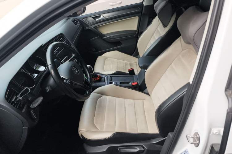 Used Volkswagen Golf 2017 230TSI Automatic Luxury Million-Vehicle Commemorative Edition Left Front Seat