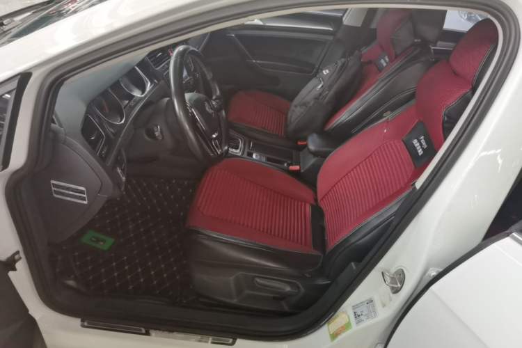 Used Volkswagen Golf 2017 1.6L Automatic Comfort Million-Vehicle Anniversary Edition Left Front Seat