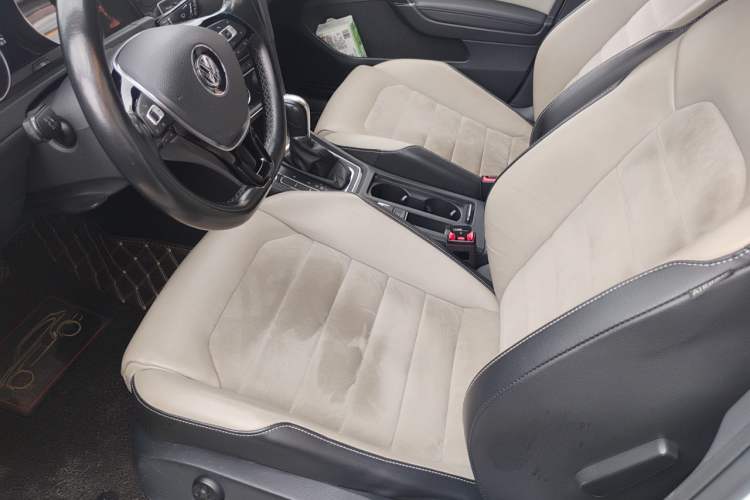 Used Volkswagen Golf 2017 230TSI Automatic Luxury Million-Vehicle Commemorative Edition Left Front Seat