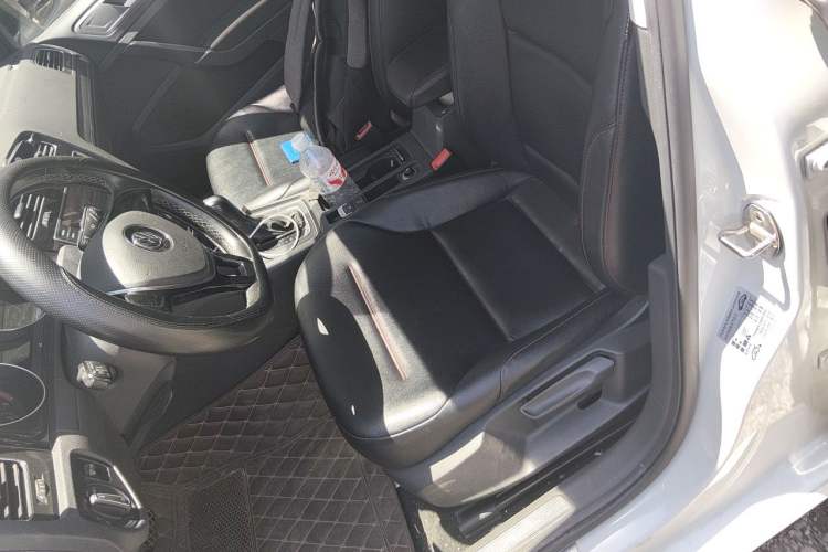 Used Volkswagen Golf 2017 1.6L Automatic Comfort Million-Vehicle Anniversary Edition Left Front Seat
