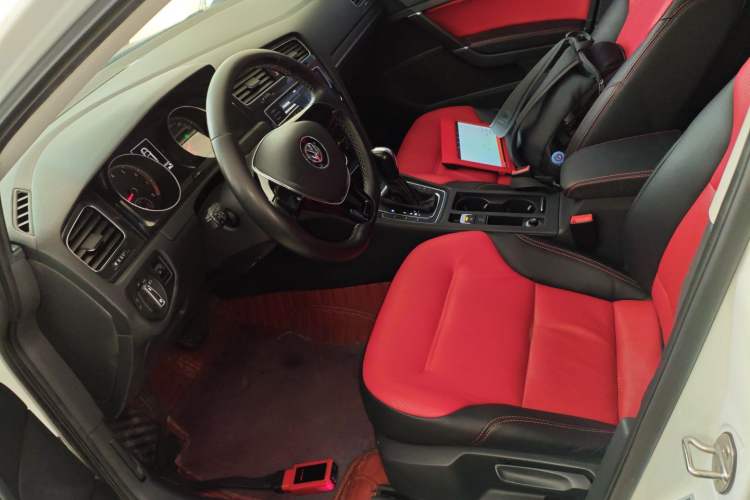 Used Volkswagen Golf 2017 230TSI Automatic Comfort Edition – Celebrating Milestone of One Million Units Left Front Seat