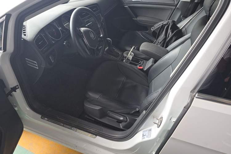 Used Volkswagen Golf 2017 230TSI Automatic Comfort Edition – Celebrating Milestone of One Million Units Left Front Seat