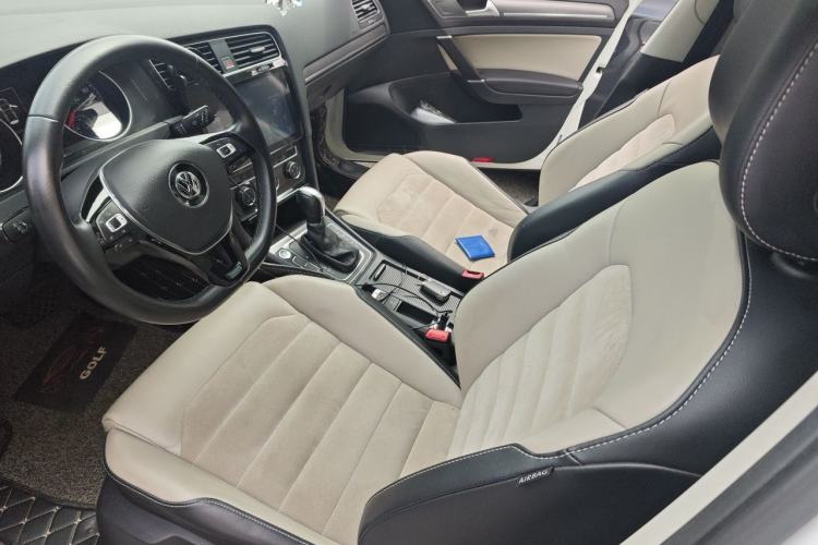 Used Volkswagen Golf 2017 230TSI Automatic Luxury Million-Vehicle Commemorative Edition Left Front Seat