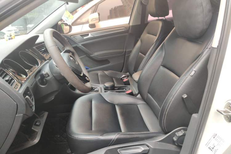 Used Volkswagen Golf 2017 1.6L Automatic Comfort Million-Vehicle Anniversary Edition Left Front Seat