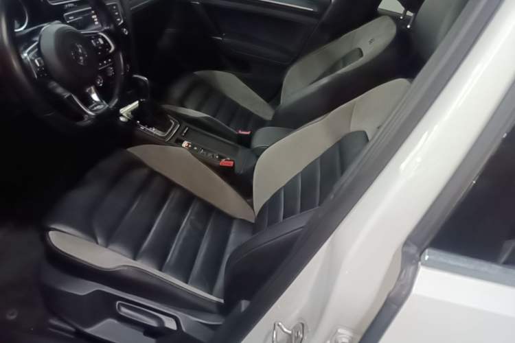 Used Volkswagen Golf 2017 280TSI Automatic R-Line Million-Vehicle Commemorative Edition Left Front Seat