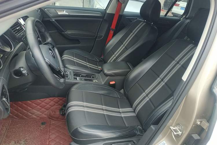 Used Volkswagen Golf 2017 1.6L Automatic Comfort Million-Vehicle Anniversary Edition Left Front Seat