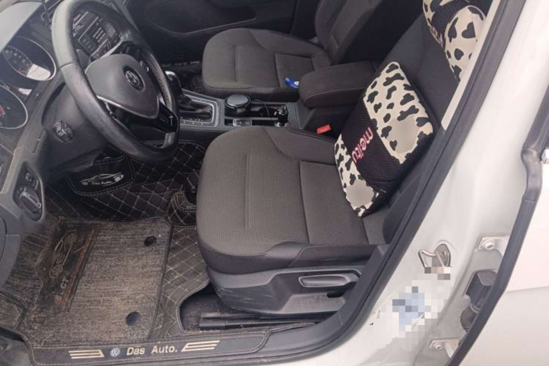 Used Volkswagen Golf 2017 1.6L Automatic Comfort Million-Vehicle Anniversary Edition Left Front Seat