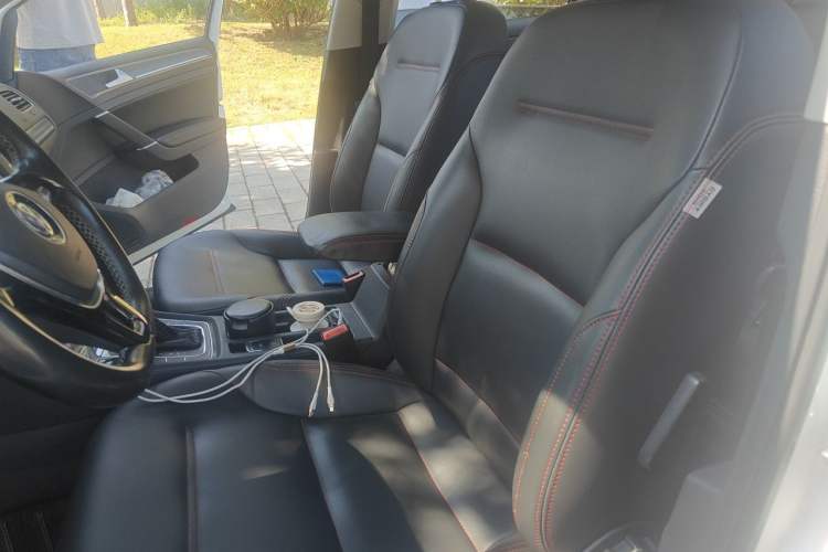 Used Volkswagen Golf 2017 1.6L Automatic Comfort Million-Vehicle Anniversary Edition Left Front Seat