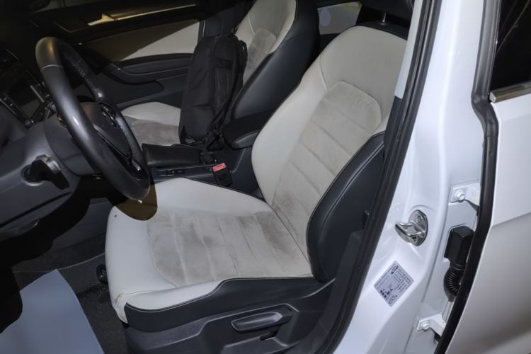Used Volkswagen Golf 2017 230TSI Automatic Luxury Million-Vehicle Commemorative Edition Left Front Seat