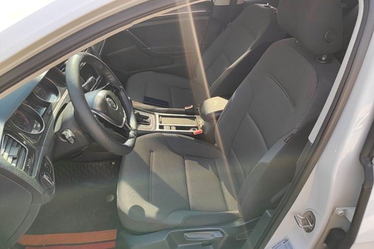 Used Volkswagen Golf 2017 1.6L Automatic Comfort Million-Vehicle Anniversary Edition Left Front Seat
