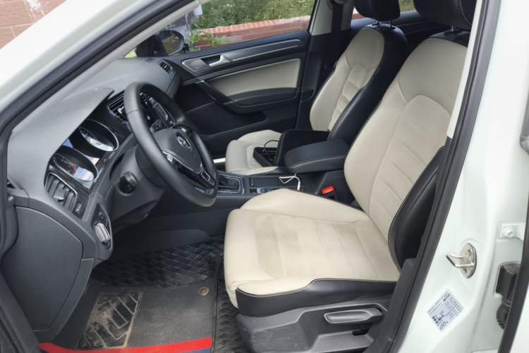 Used Volkswagen Golf 2017 230TSI Automatic Luxury Million-Vehicle Commemorative Edition Left Front Seat
