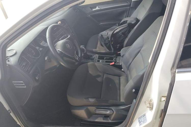 Used Volkswagen Golf 2017 1.6L Automatic Comfort Million-Vehicle Anniversary Edition Left Front Seat