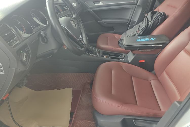 Used Volkswagen Golf 2017 1.6L Automatic Comfort Million-Vehicle Anniversary Edition Left Front Seat